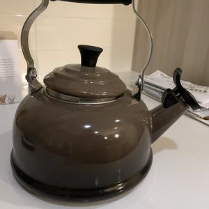 Le Crueset kettle in truffle